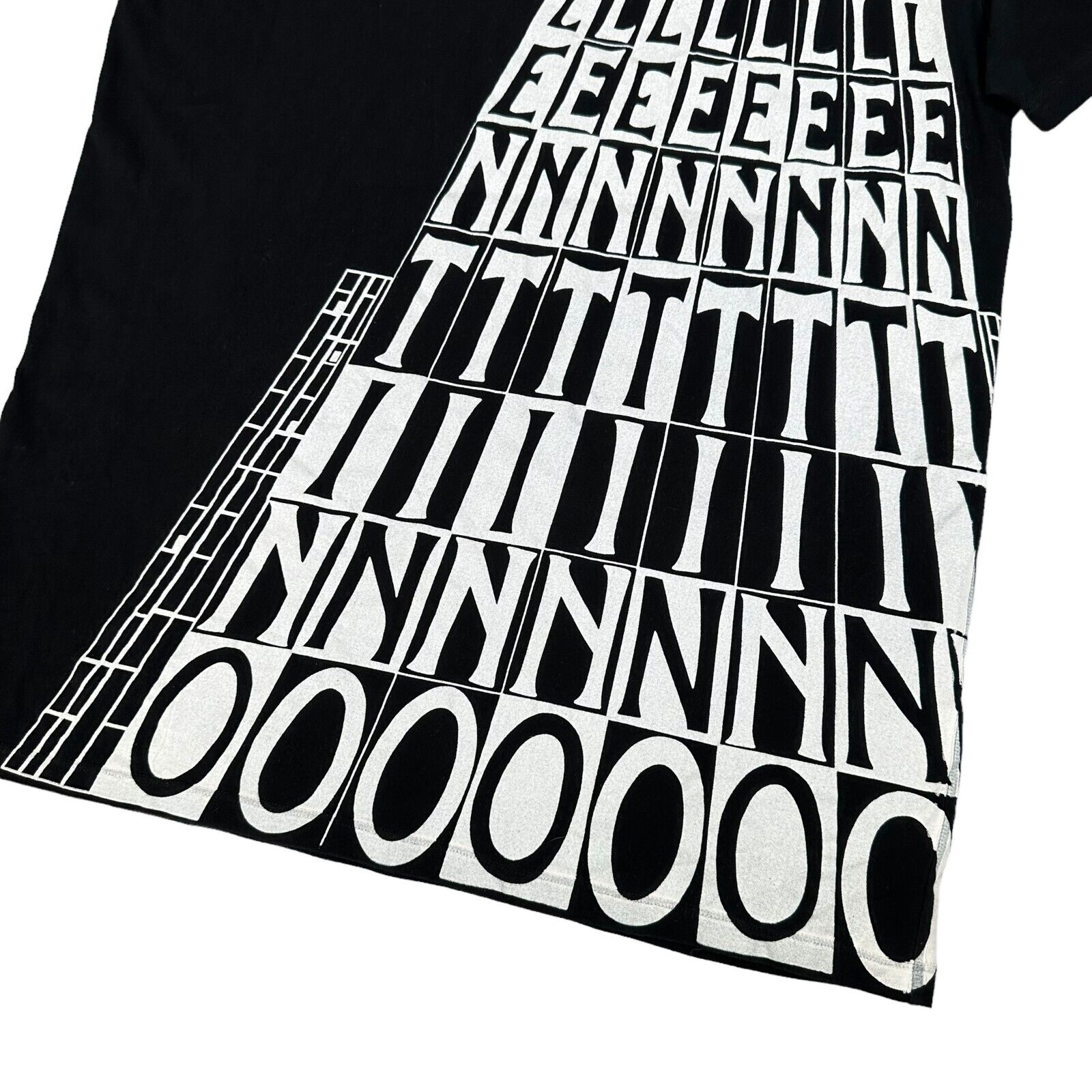 Valentino Size L T-shirt Black Skyscraper Graphic Print Chest Logo Cotton Tee